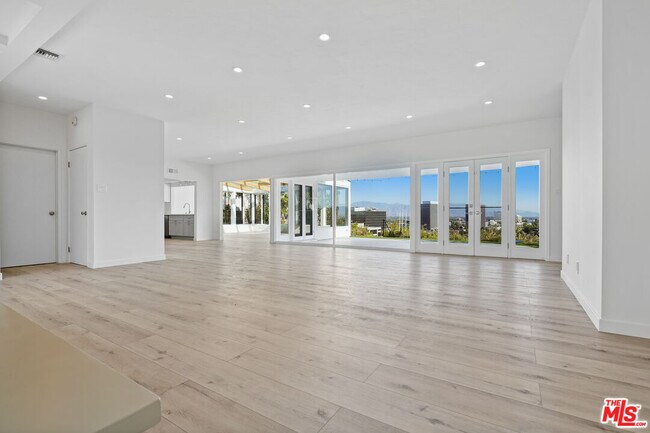 Building Photo - 16210 Bertella Dr