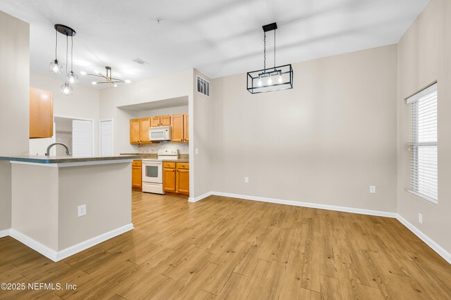 Building Photo - 7920 Merrill Rd