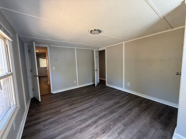 Building Photo - Beautiful 4 Bedroom 2 bathroom home for lease