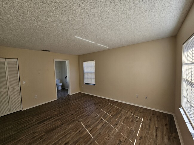 Building Photo - 312 Oak Track Pass