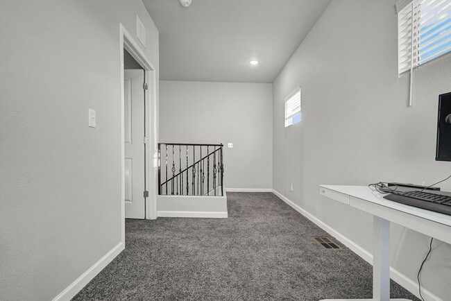 Building Photo - Upper Valley 2 Bedroom 2.5 Bath