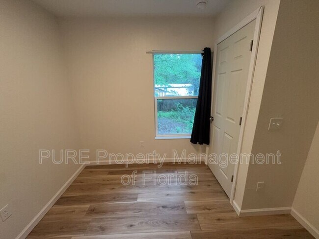 Building Photo - 11330 NE 66th Ln