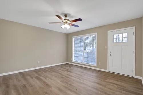 Building Photo - 5801 Oakleaf Dr