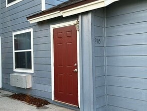 Building Photo - 905 Caribbean Dr