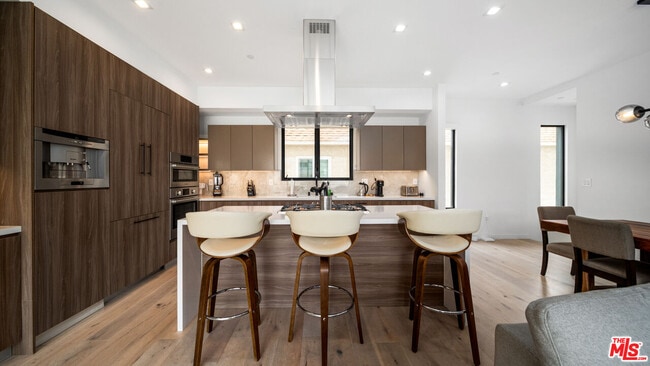 Building Photo - 2435 Penmar Ave