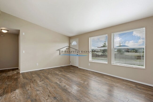 Building Photo - Country Home with Fenced Yard in Hayden!