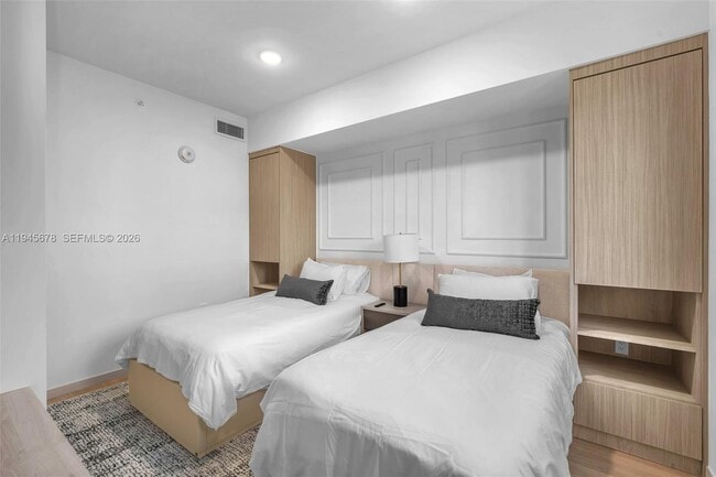 Building Photo - 4220 Laguna St