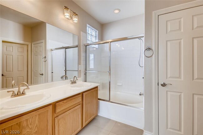 Building Photo - 8318 Hampshire Bay St