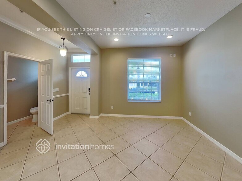 Building Photo - 9730 Moss Rose Way