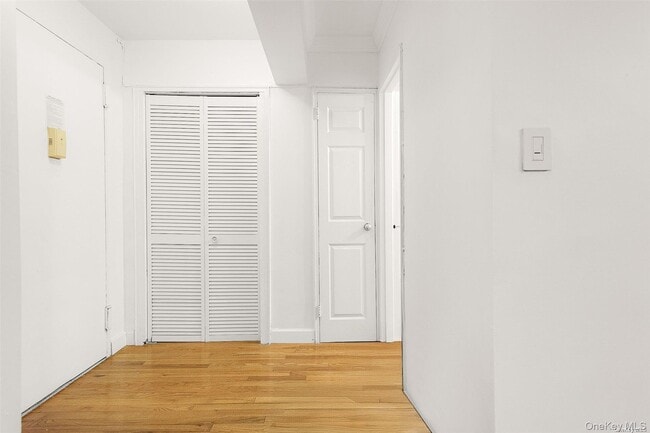 Building Photo - 65-15 Alderton St