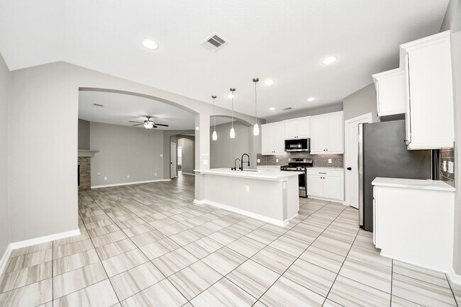 Building Photo - 16011 Monument Hill Crossing