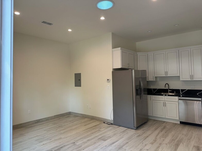 Building Photo - 23110 1/2 West Mulholland Drive