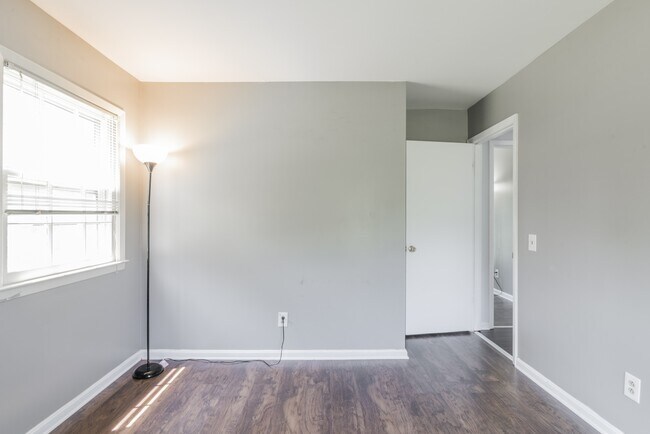 Building Photo - 1601 Sansberry Rd
