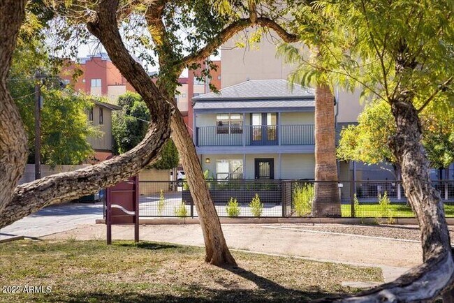 Building Photo - Luxury Living in Roosevelt Historic District!