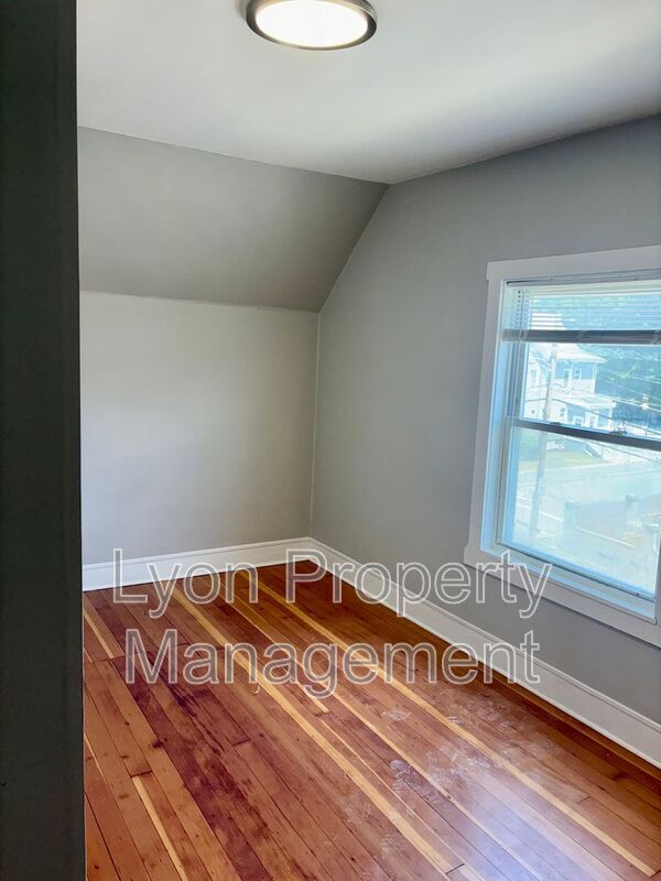Building Photo - 1225-1227 Warren Ave