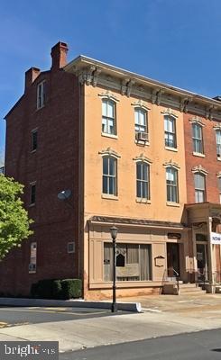 Building Photo - 235 E Market St