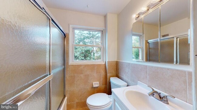 Building Photo - 2211 Arlington Terrace