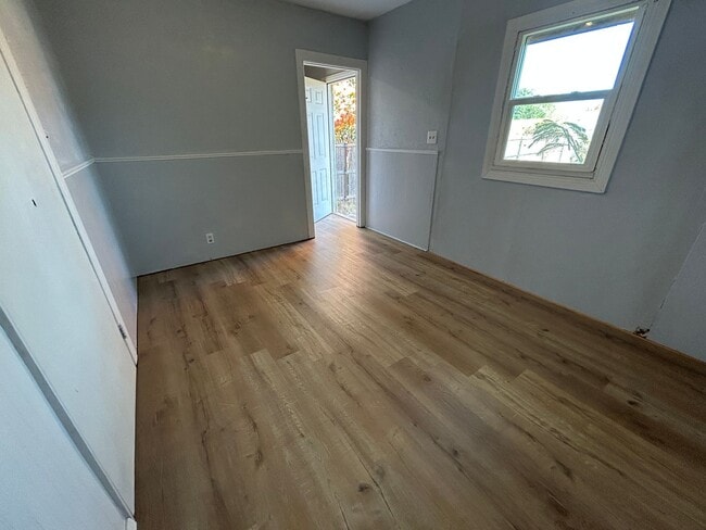 Building Photo - Large 3 bed 1 bath Home