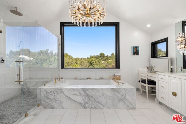 Building Photo - 15438 Mulholland Dr