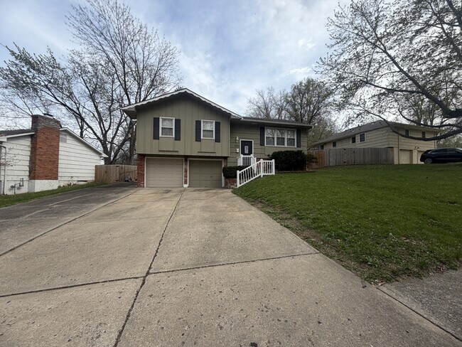 Building Photo - 5035 Overton Ave