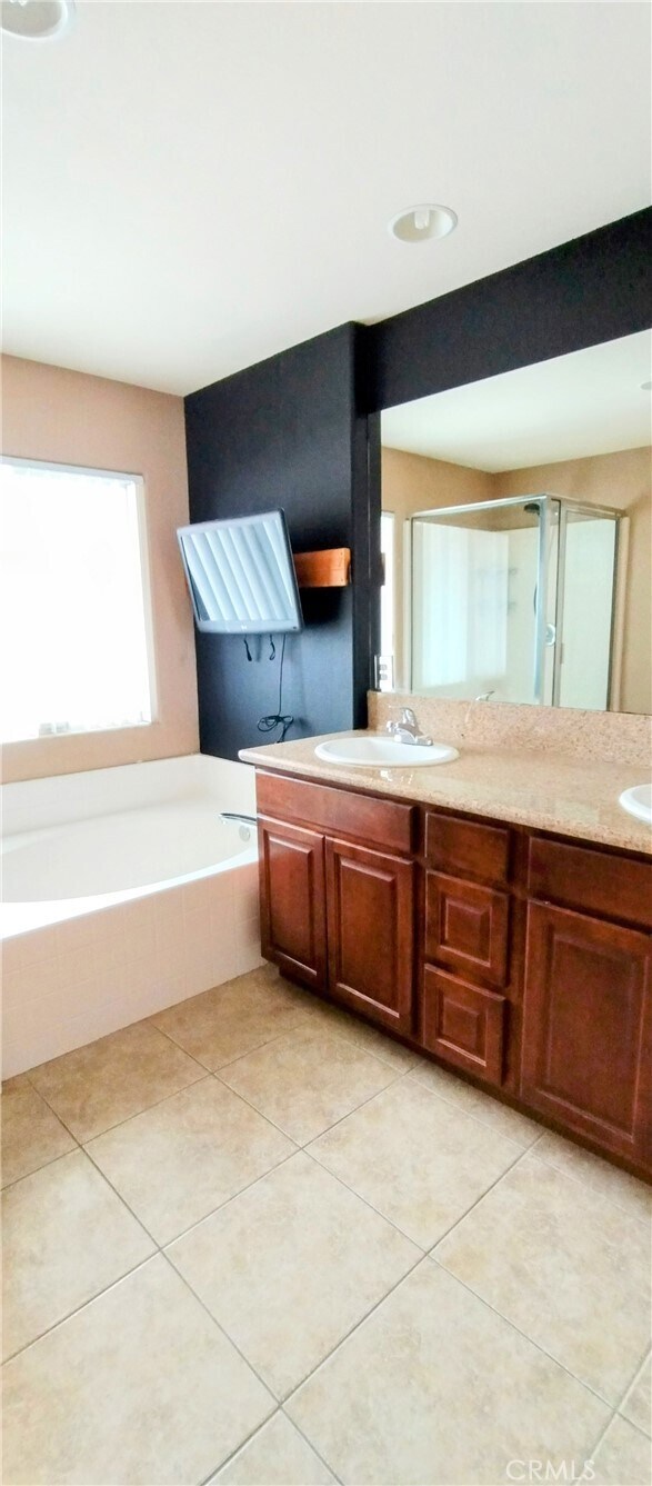 Building Photo - 72133 Sunnyslope Dr