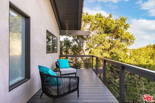 Building Photo - 249 Rees St