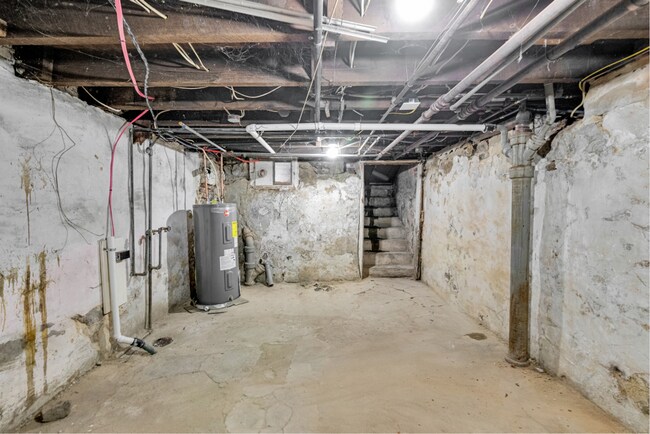 Building Photo - 109 N Sixth St