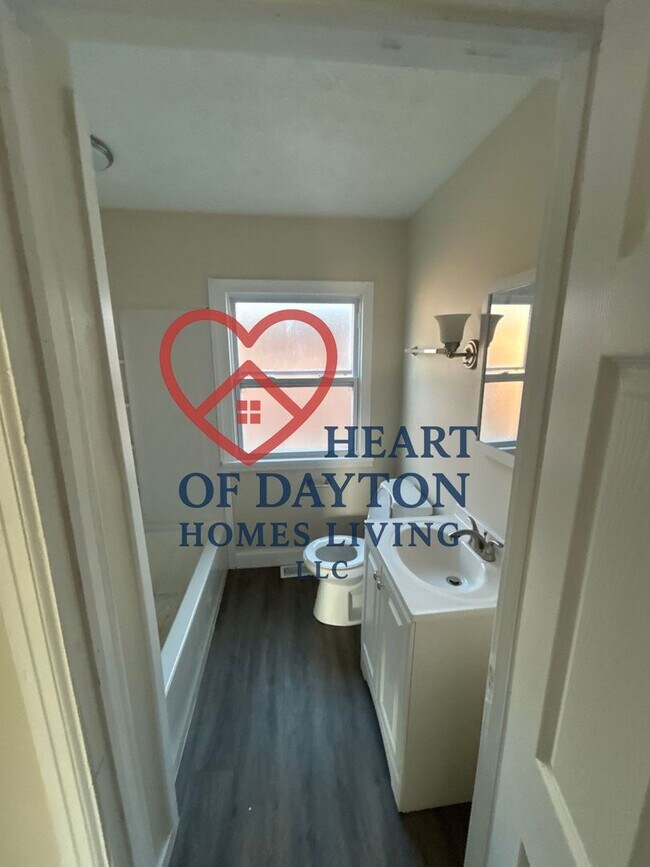 Building Photo - NEWLY RENOVATED 3BR/1BA