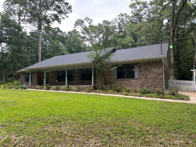 Building Photo - 2023 Wedgewood Dr