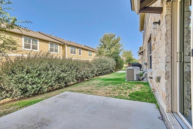 Building Photo - 1620 Bryant Dr