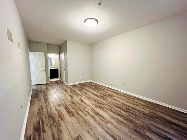 master bedroom from other angle - no furniture - 305 Dresher Woods Dr