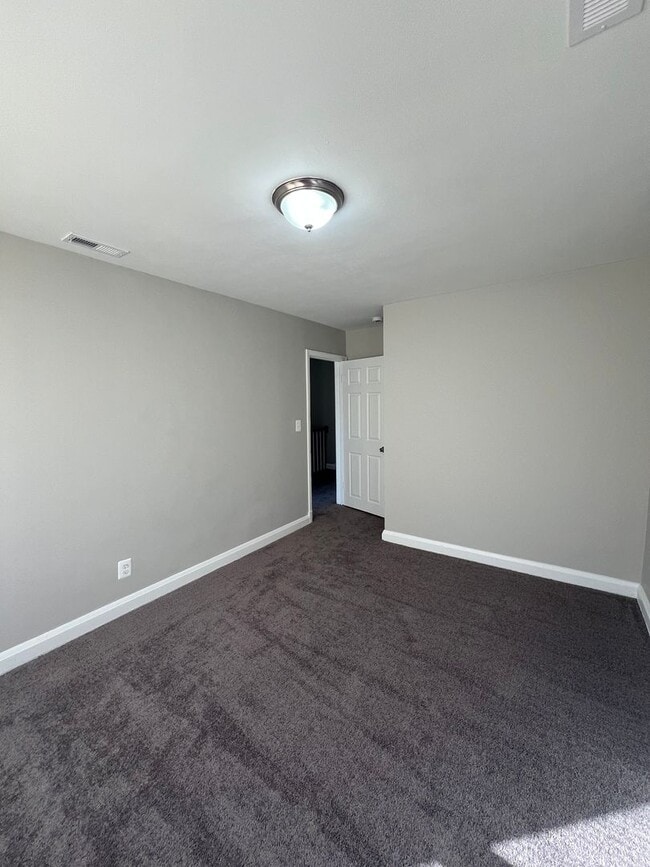 Building Photo - 3611 Ravenwood Ave