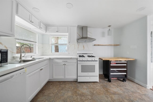 Building Photo - 303 Welch St