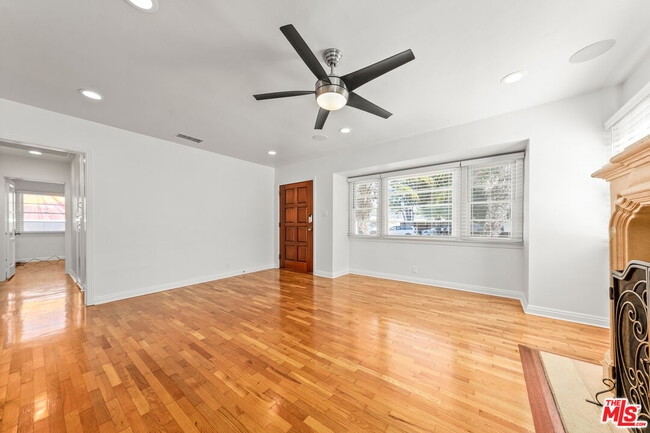 Building Photo - 4221 Stewart Ave