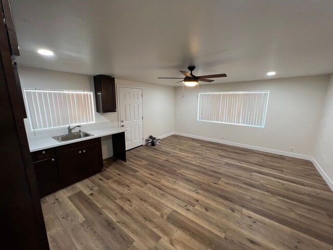 Building Photo - Spacious Remodeled 4 Bedroom/3 bath Home with Bonus Room