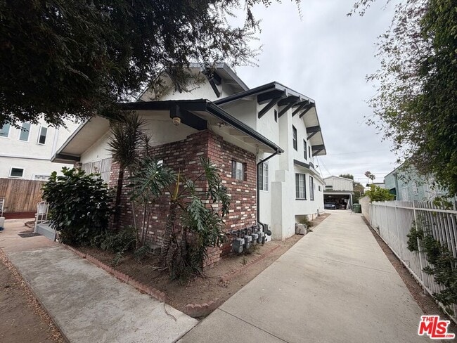 Building Photo - 2240 Crenshaw Blvd