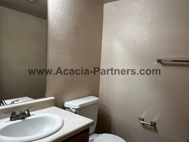 Building Photo - **Gated!!**Two Bedroom Townhome