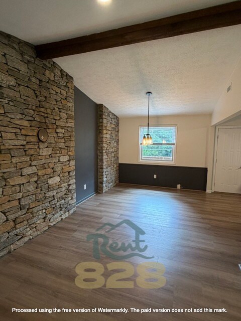 Building Photo - 609 Pineland Rd