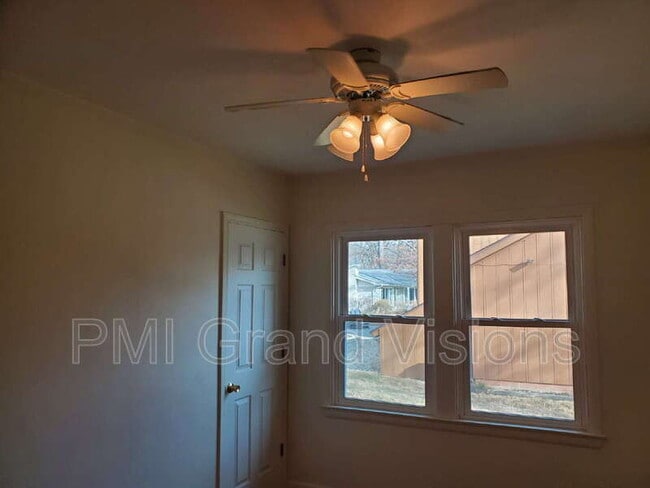 Building Photo - 3314 N Taylor Ave