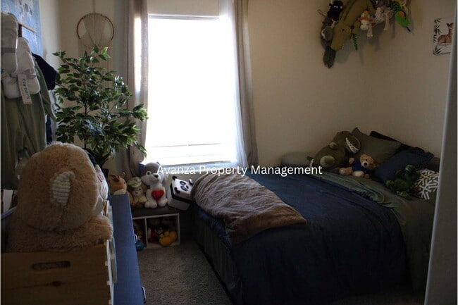 Building Photo - 1 Year Lease 4 Bed  3 Bath  Rent: $2,695 D...