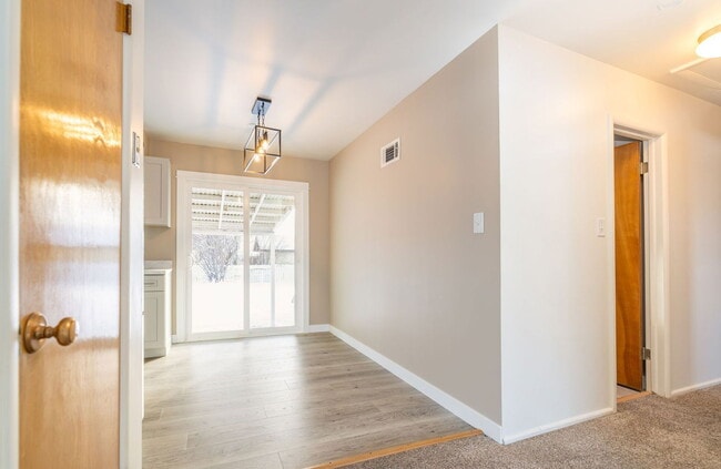 Building Photo - 204 19th Ave NW