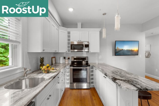 Building Photo - Furnished Bedroom with Private Bath in East Boston