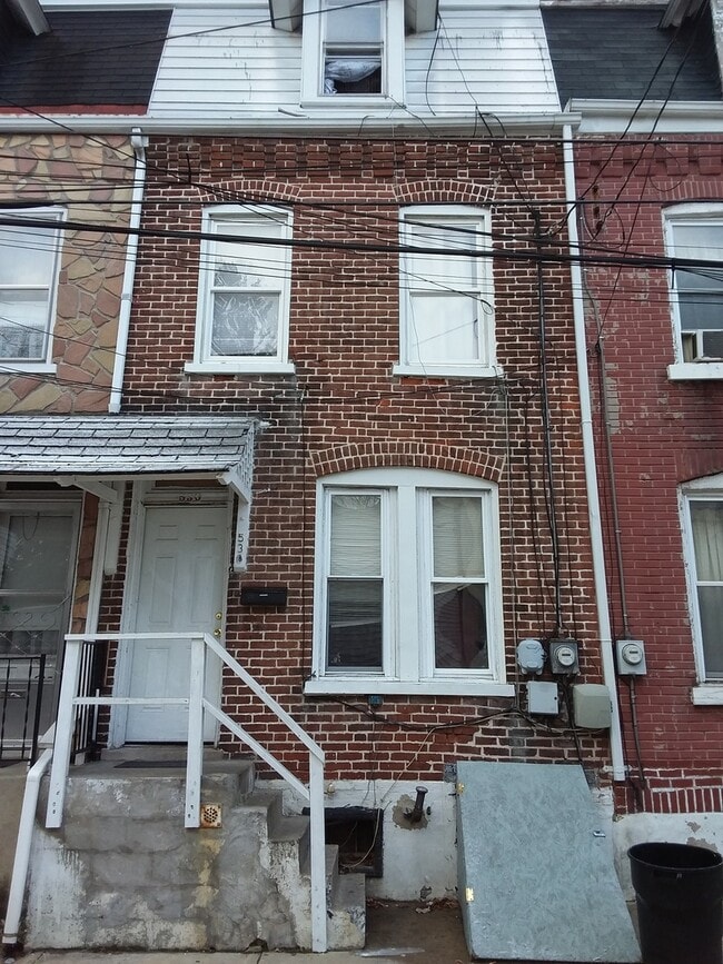 Building Photo - 530 N Fountain St