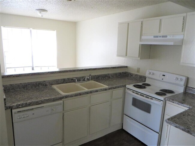 Building Photo - 2217 Katy Ln