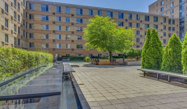Building Photo - 475 K St NW