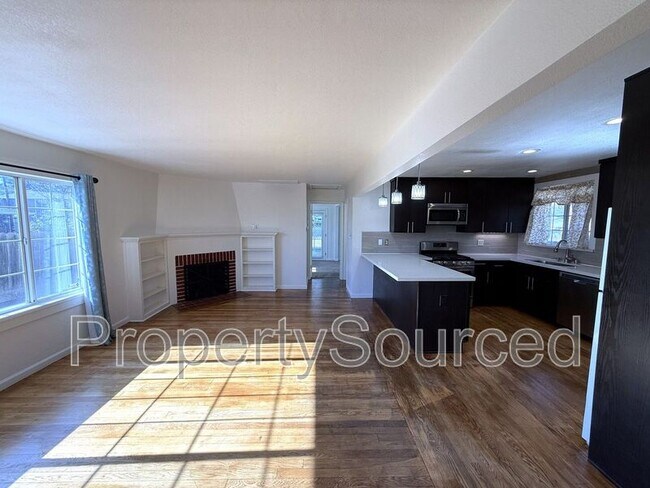 Building Photo - 221 N Lincoln Ave