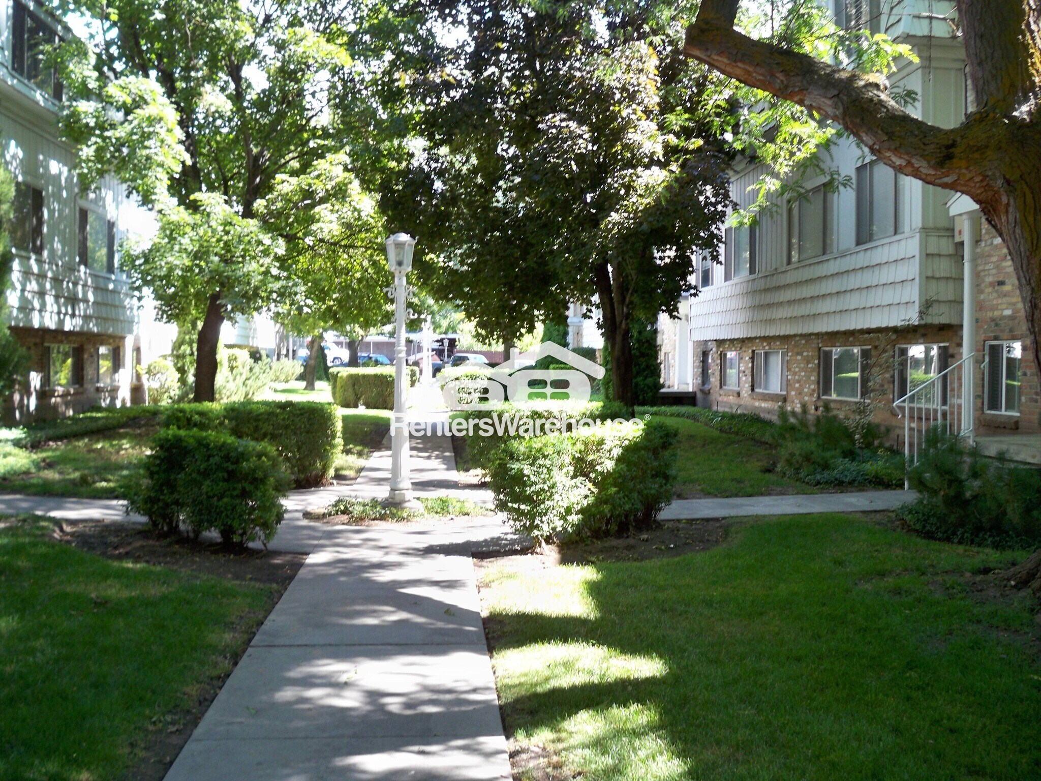 Building Photo - 2220 E Murray Holladay Rd