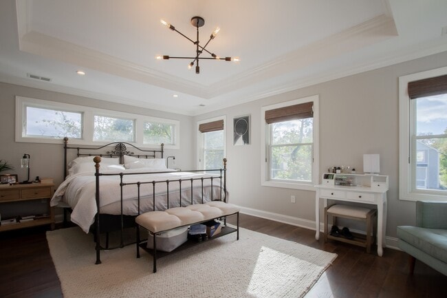 Building Photo - 41 Bank St