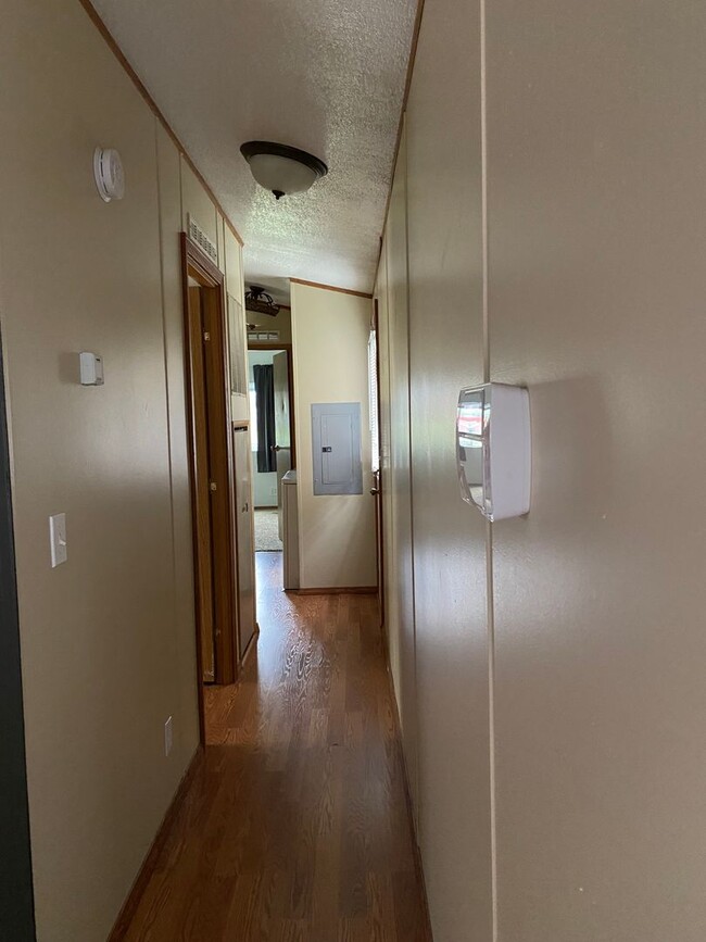Building Photo - Two Bedroom 1 Bath Mobile