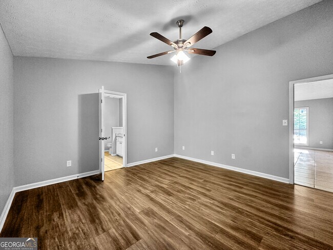 Building Photo - 5844 Meadow Ln